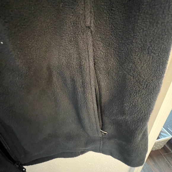Columbia fleece vest.  Size Xl.  Good condition.  Black. - Picture 4 of 6